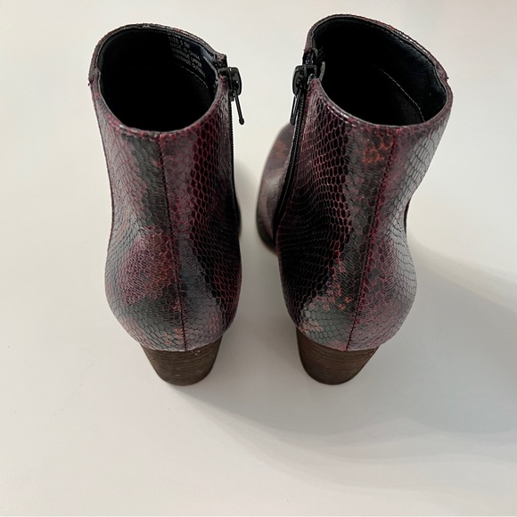 COCONUTS BY MATISSE Spade Burgundy Snakeskin Booties - Picture 4 of 15